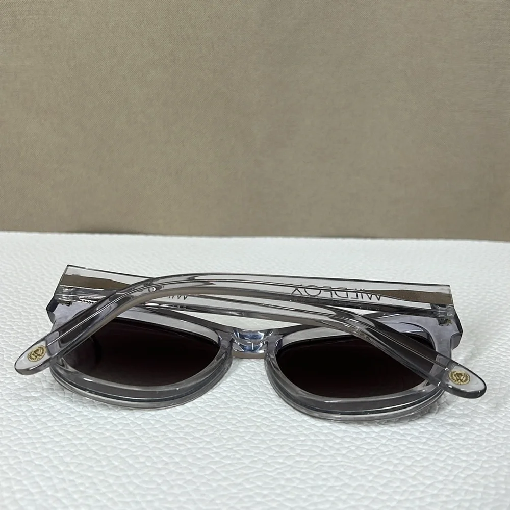 WILDFOX couture gray sunglasses